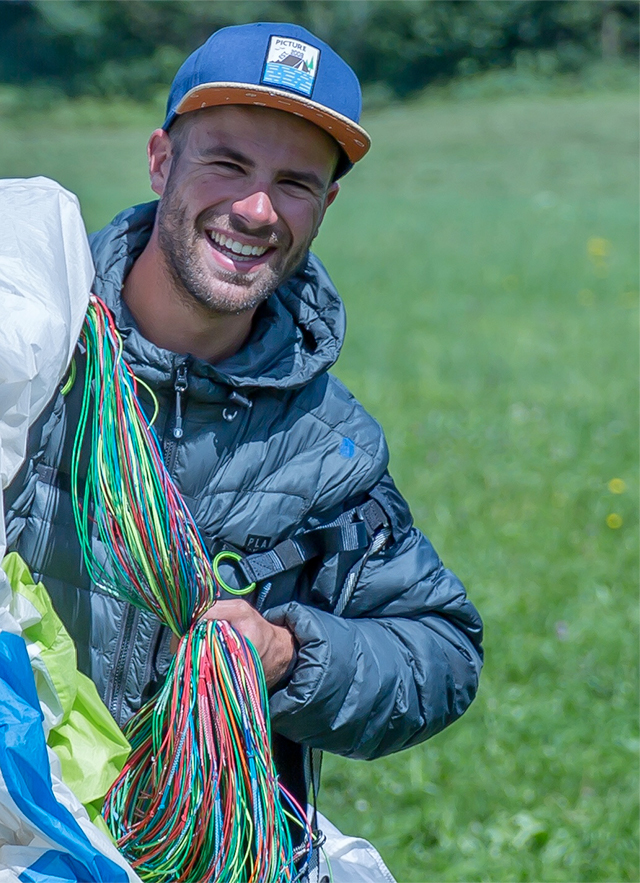 JULIEN JARDIN gérant de 2Skifly diplômé d'Etat moniteur de ski et DEJEPS parapente